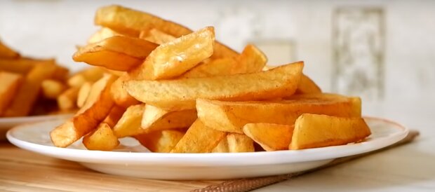 Смачніш, ніж в “McDonal’s”: рецепт картоплі фрі в духовці