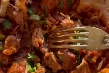Нежное томленое пряное мясо, кадр из видео