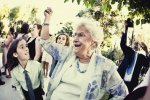 80-летняя бабушка показала, как отрываться под главный хит этого лета