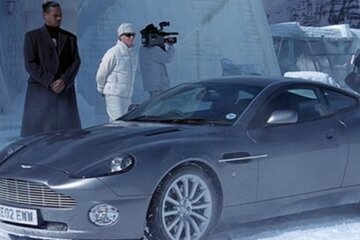 Aston Martin Vanquish 2001, фото: YouTube