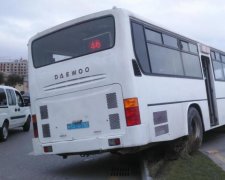Переповнений автобус злетів у прірву, десятки постраждалих