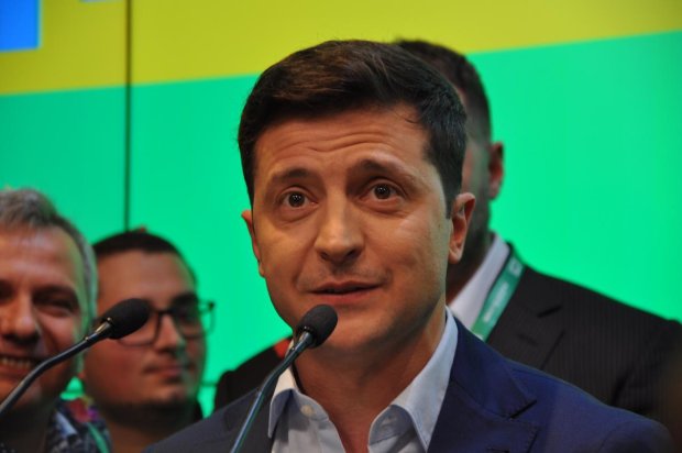 Зеленский обратился к украинцам с важным заявлением: "Срочно звоните в полицию"