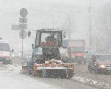 Непогода парализовала движение в четырех областях