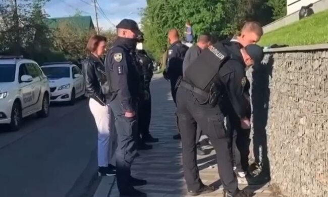 В Киеве избили подростка на глазах у прохожих: "Слушали музыку в колонках"