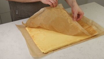 Апельсинові бісквітні рулетики з вершками: фото скрін Ютуб