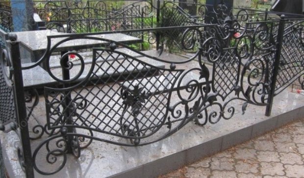 На Харківщині пара вкрала могильних огорож на 200 кг