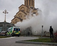В Тбилиси горит собор, символизирующий новую Грузию