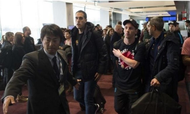 Месси оплевали в токийском аэропорту