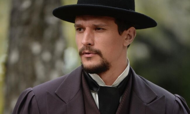 Оголений Цимбалюк з "Кріпосної" засвітив кубики на ідеальному тілі: "Попадання у ціль"