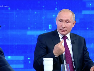 Путин во время "прямой линии"