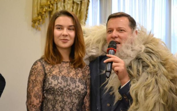 Ющенко нервно курит: радикально нежный костюм Ляшко возбудил даже пчел