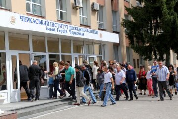 Солдафонські порядки в ліквідованому Черкаському Інституті пожежної безпеки: що відбувається з курсантами