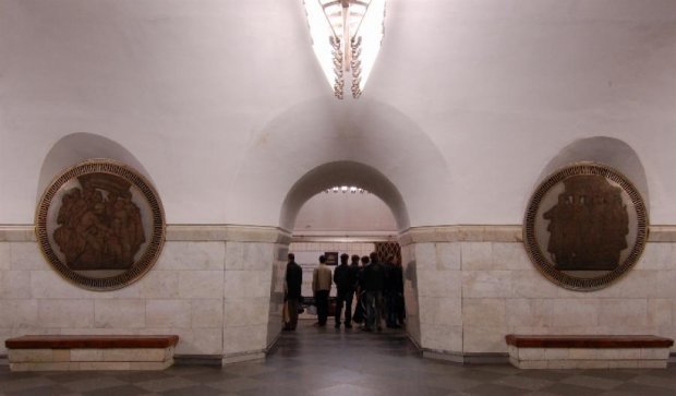 Радянську символіку зі станцій метро віддадуть до музею 