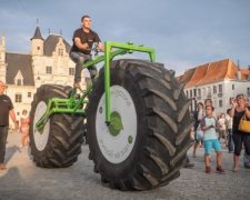 Бельгієць сконструював велосипед вагою в тонну (відео)