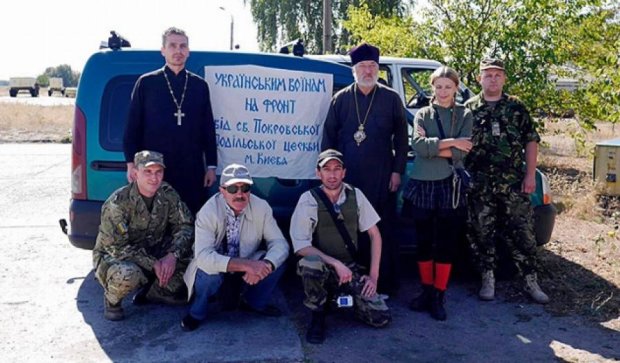 До бійців на Луганщині завітали священики та рок-музиканти (фото)