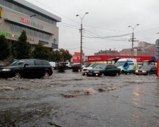 Дніпро на порозі стихійного Апокаліпсису, рятувальники благають українців про одне: що потрібно знати