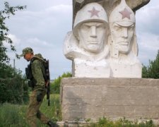 Убило наповал: як бойовик намагався випити за "асвабадітєлєй" в Донецьку