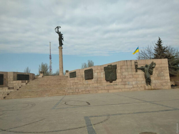 Херсон с украинским флагом, фото Думская