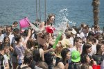 Одесити влаштувала масштабну водну битву на пляжі (фото)