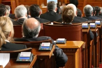Депутаты перещеголяли пенсионеров в выбивании льгот