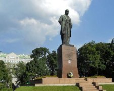 Ні совісті, ні гордості: вандали осквернили пам'ятник легендарного поета