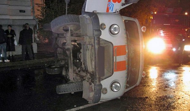 В Сумах в результате аварии перевернулась карета "скорой" (фото)
