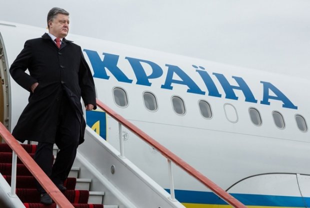 Летів загальним рейсом, але ніхто не помітив: українці підозрюють Порошенка в обмані