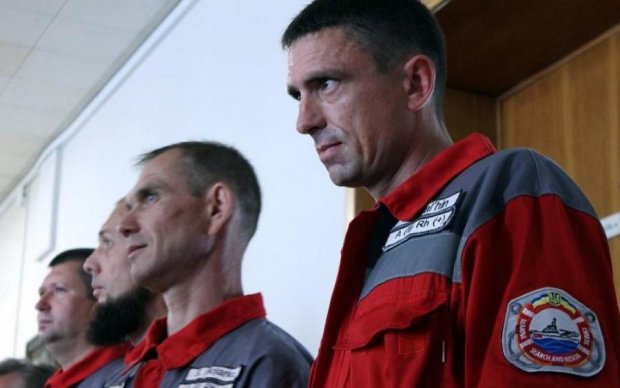 Украинских моряков наградили за отпор российскому судну