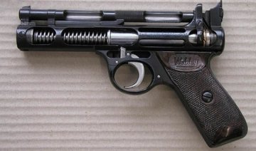 Китаєць стріляв по групі танцюючих бабусь