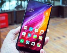 У мережу злили фото флагмана Xiaomi з камерою у несподіваному місці
