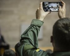 З'явиться альбом SMS-листування воїнів АТО з рідними (фото)