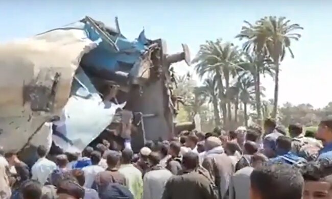 В Египте столкнулись пассажирские поезда, кадр из видео