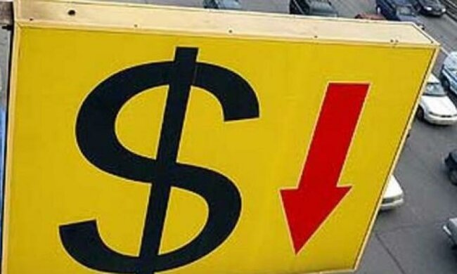 Нацбанк опустив курс долара на 50 копійок