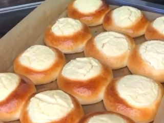 Ватрушки з сиром, фото: instagram.com/recepti.home