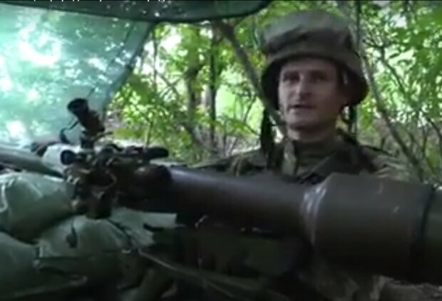 Боец ВСУ разбил миф о "немощности" армии и обратился к украинцам с передовой: "Все есть, готовы к бою"