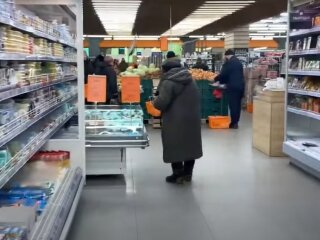 Продукти у магазині, скріншот із відео