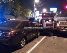 У Києві п'яний водій розбив на зустрічці шість іномарок (фото)