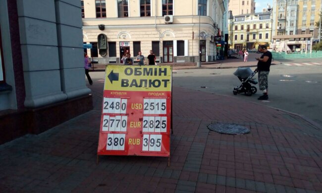 Курс долара на 15 серпня посадить українців на гречку з водою