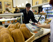 Рост пенсий спровоцировал резкое подорожание хлеба: из украинцев вытрясут последнее