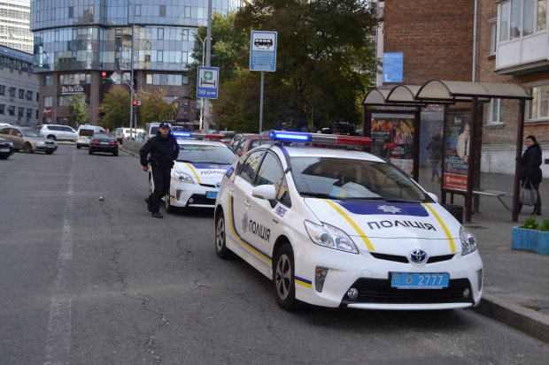 "Все стабильно...": в Киеве герои парковки парализовали центральную улицу, фото