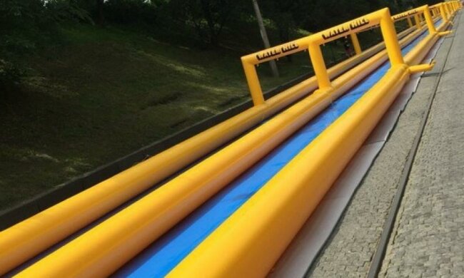 Самую длинную в Украине водную горку установили в Харькове