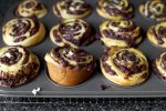 Рецепт м'яких і ароматних булочок з шоколадом