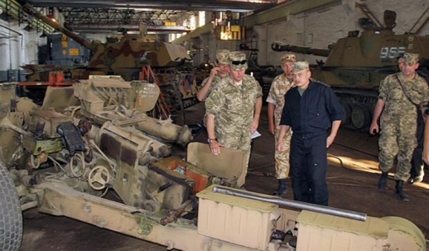 На Рівненщині ремонтують «Гвоздики» для військових АТО (фото)