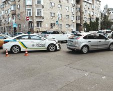 В центре Киева мусоровоз оставил от легковушки кучку лома, есть жертва: видео