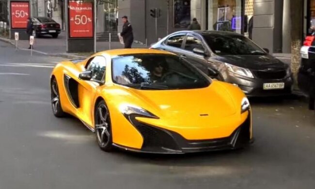 Первый в Украине: в Киеве засекли дорогущий McLaren