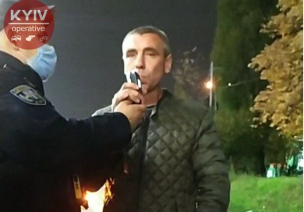 В Киеве "освобожденный" муж на радостях чуть не устроил ДТП: "Отправил жену в Турцию"