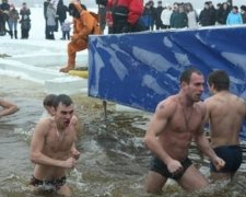 Рятувальники нагадали правила купання на Водохреща