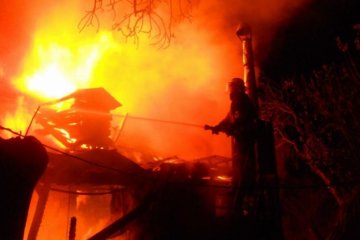 Под Киевом во время пожара погибла женщина (фото)