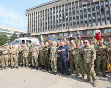 Бойцов 37 батальона чествовали на площади Героев в Запорожье (фото) 