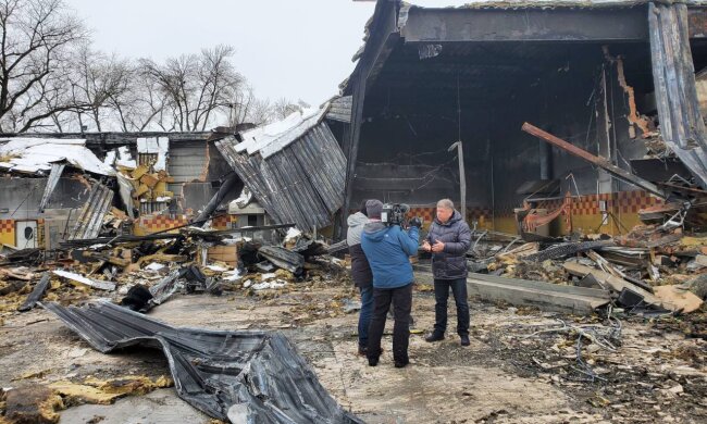 Німецьким журналістам показали злочини окупантів проти екології: має побачити якомога більше людей